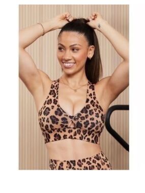 Fabletics Oasis Twist Cheetah Animal Print Sports Bra Size M Athleisure